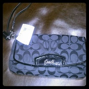 NEW) WOMEN'S BLACK COACH WRISTLET